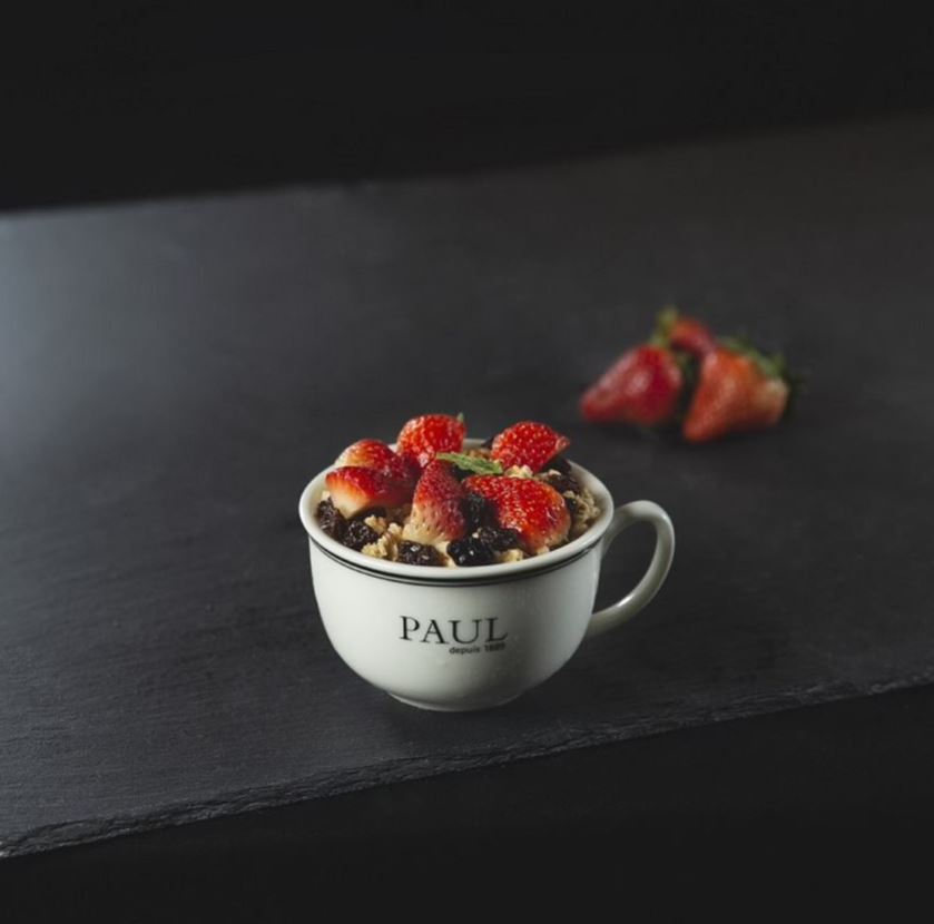Strawberry Granola Yogurt (V)